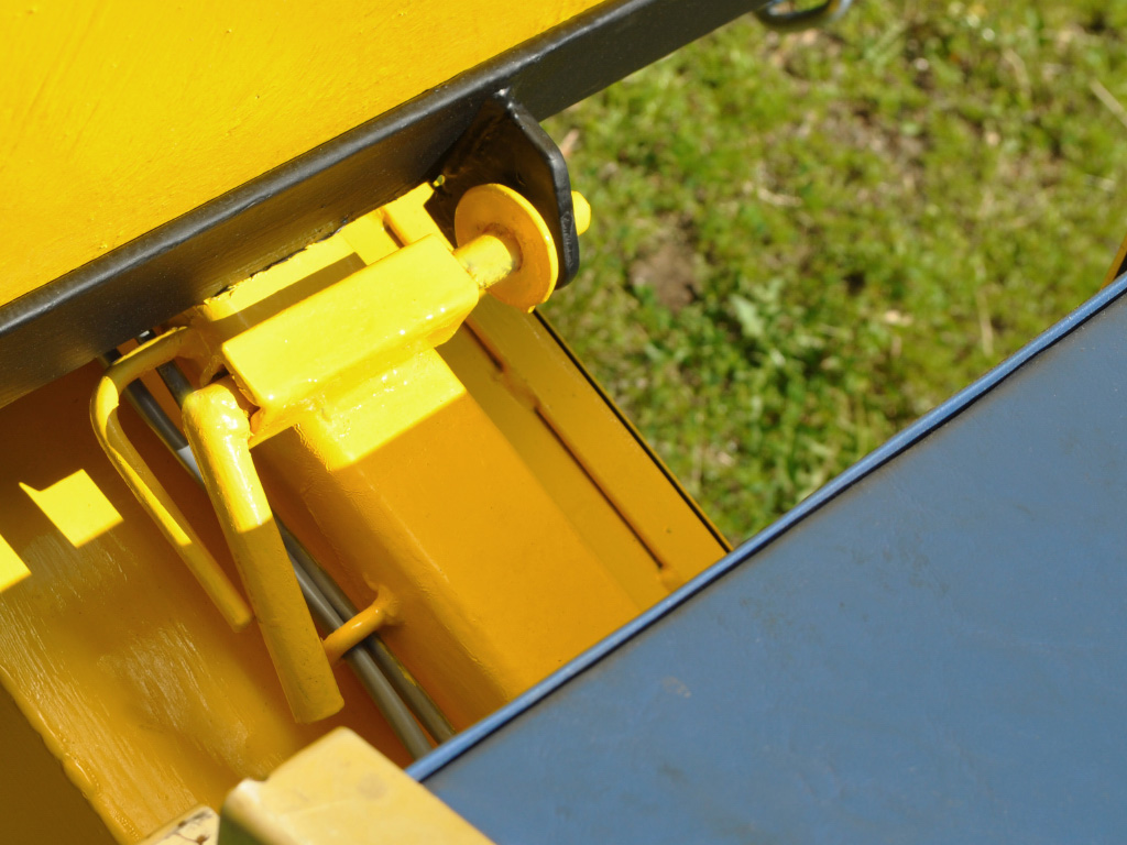 YardMule Electric Tractor - dumping box lockout